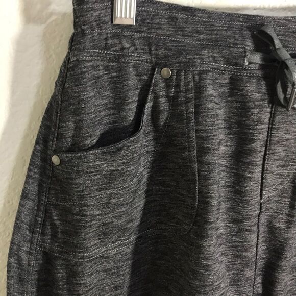 Kuhl gray space dye skirt w/ shorts attached - Picture 3 of 10